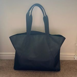 Black lululemon tote bag